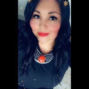 Meet your Posher, Connie